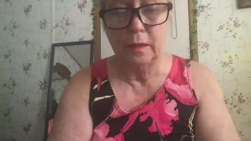 curvygranny1972 on Cam4 