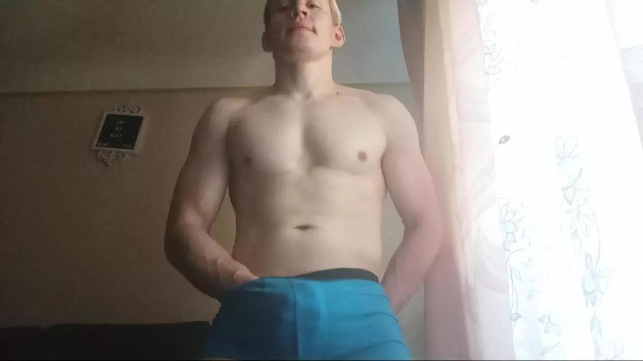 JohnyM28 on Cam4 